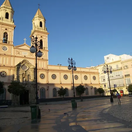 19 Dias Y Muchas Noches * Cadiz